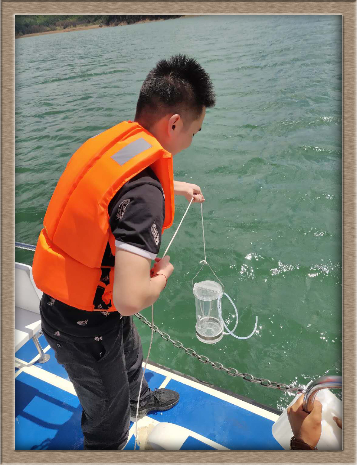 三等獎(jiǎng)14拍攝地點(diǎn)：滇池，內(nèi)容：勞動(dòng)者光彩（楊慧勤）700.jpg